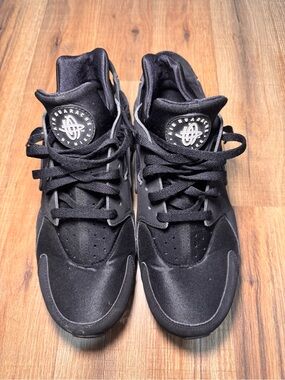 Nike Men's Black Athletic Sneakers